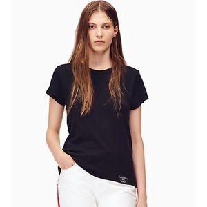 Like new essential black crewneck t-shirt size s